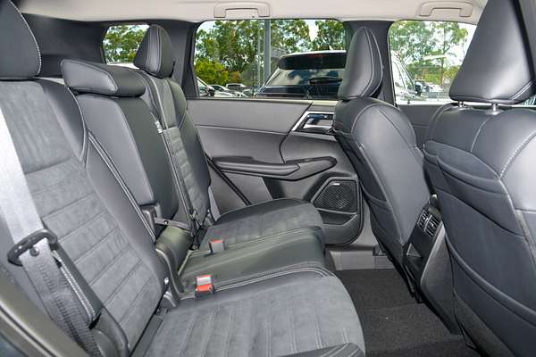 2025 Mitsubishi Outlander LS ZM thumb-8