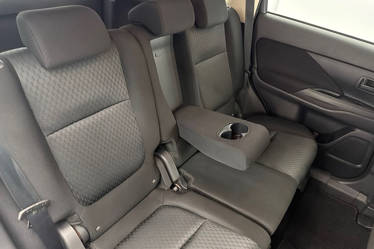 2013 Mitsubishi Outlander LS ZJ