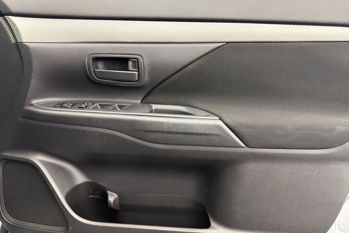 2013 Mitsubishi Outlander LS ZJ