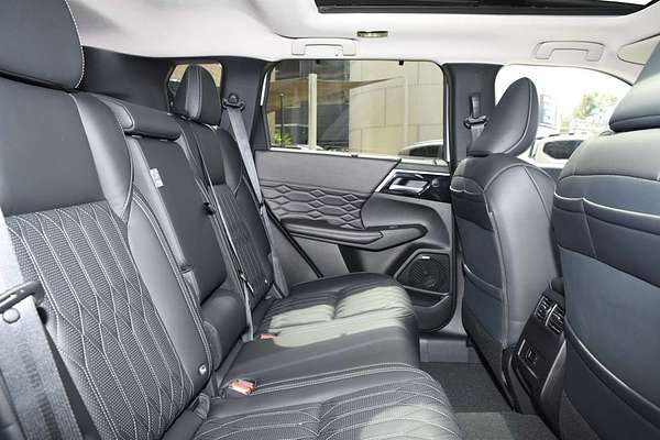 2025 Mitsubishi Outlander Exceed ZM thumb-8