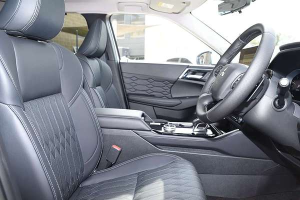 2025 Mitsubishi Outlander Exceed ZM thumb-9