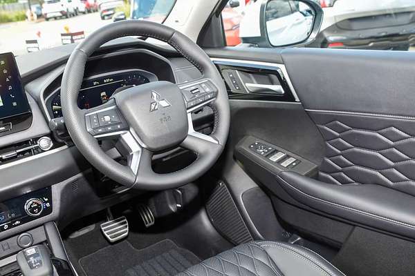 2025 Mitsubishi Outlander Exceed ZM thumb-16