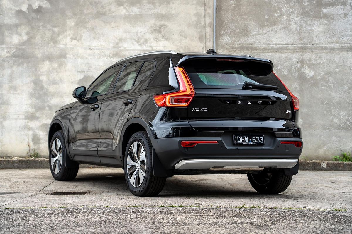 2025 Volvo XC40 Plus B4