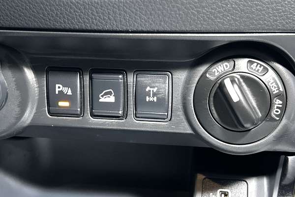 2024 Nissan Navara ST-X D23 4X4 thumb-17