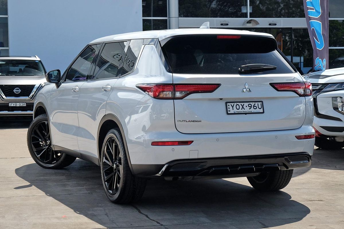 2024 Mitsubishi Outlander Black Edition ZM