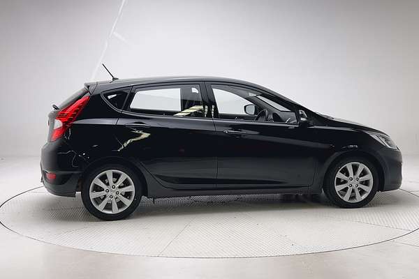 2018 Hyundai Accent Sport RB6 thumb-2