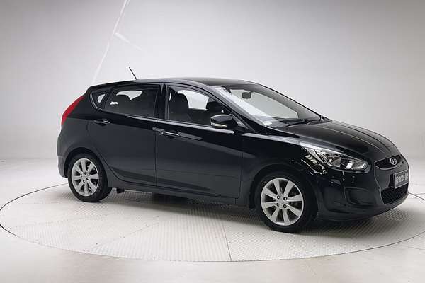 2018 Hyundai Accent Sport RB6 thumb-3