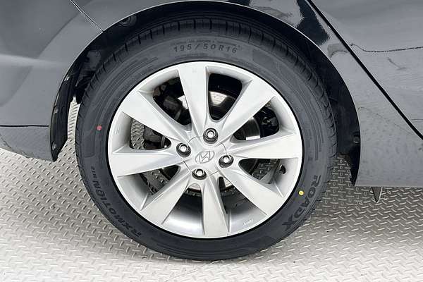 2018 Hyundai Accent Sport RB6 thumb-9