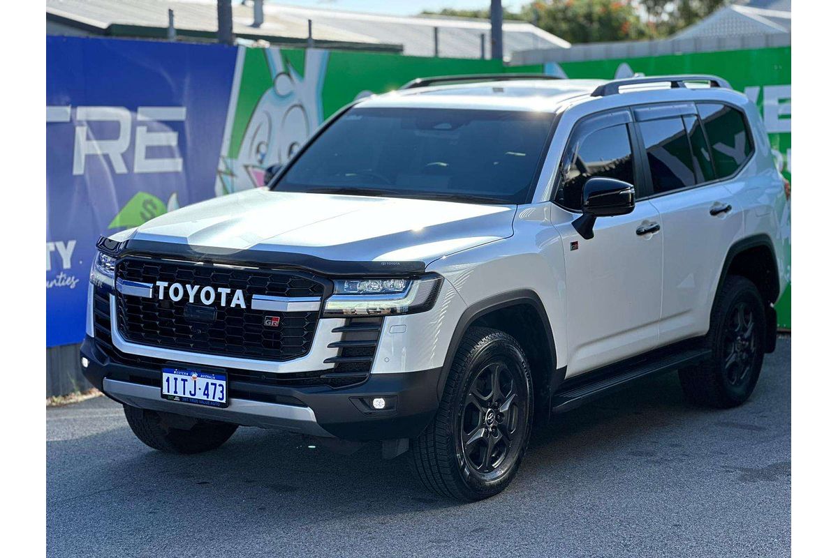 2025 Toyota Landcruiser GR Sport FJA300R