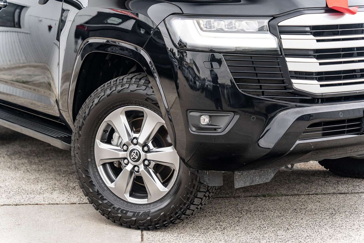 2023 Toyota Landcruiser Sahara FJA300R