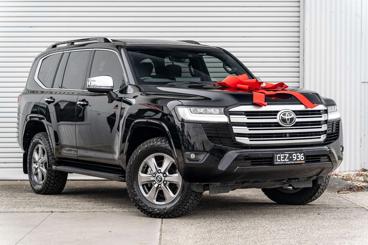 2023 Toyota Landcruiser Sahara FJA300R