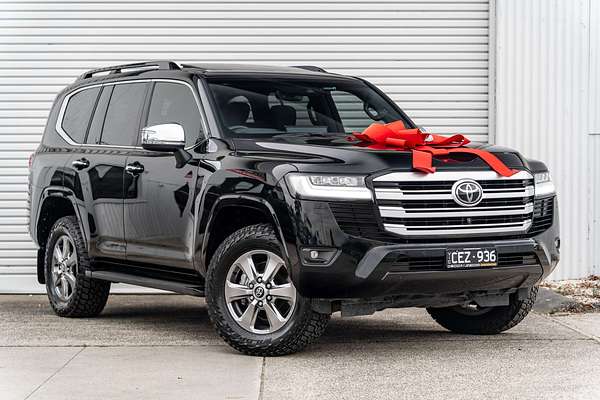 2023 Toyota Landcruiser Sahara FJA300R