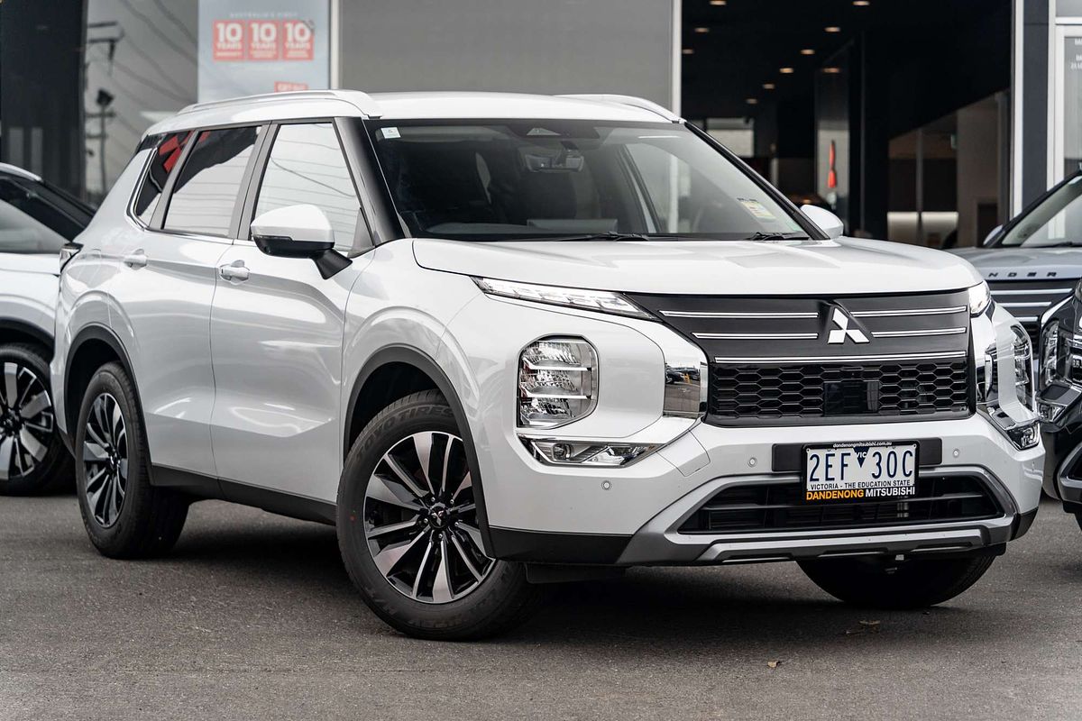 2025 Mitsubishi Outlander LS ZM