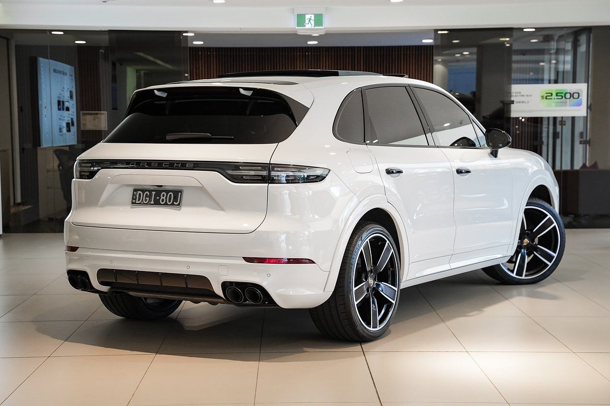 2022 Porsche Cayenne Platinum Edition 9YA