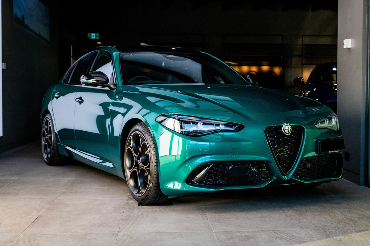 2025 Alfa Romeo Giulia Intensa Series 5