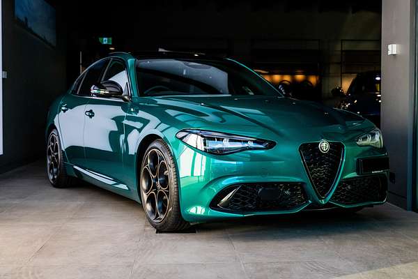 2025 Alfa Romeo Giulia Intensa Series 5