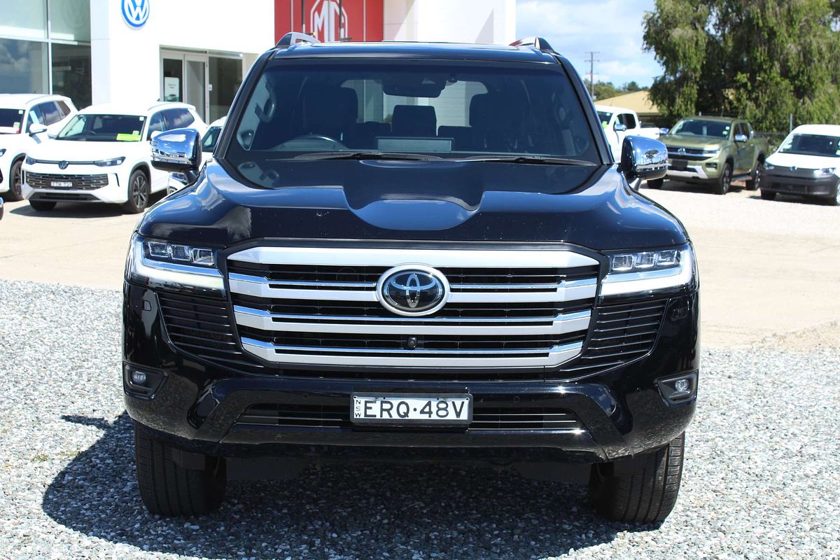 2022 Toyota Landcruiser Sahara FJA300R