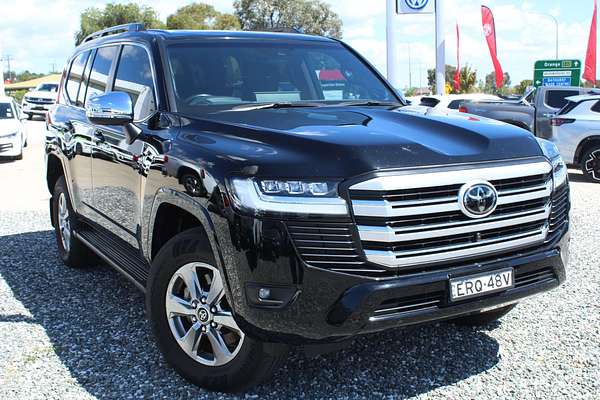 2022 Toyota Landcruiser Sahara FJA300R