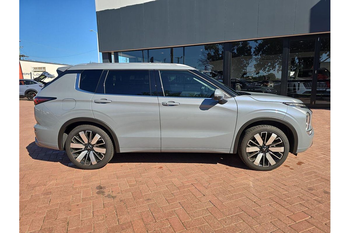 2025 Mitsubishi Outlander Exceed ZM