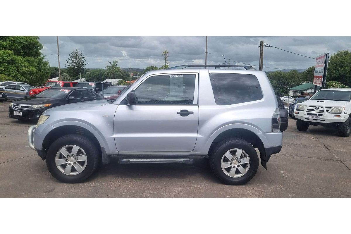 2006 Mitsubishi Pajero VR-X NS