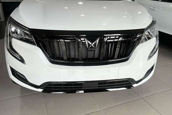 2025 Mahindra XUV700 AX7L