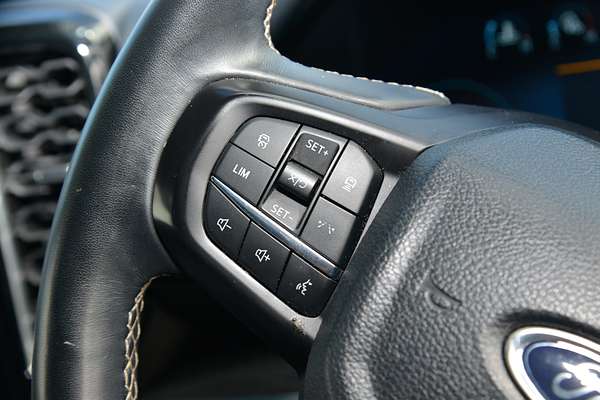 2024 Ford Everest Platinum 3.0L thumb-15