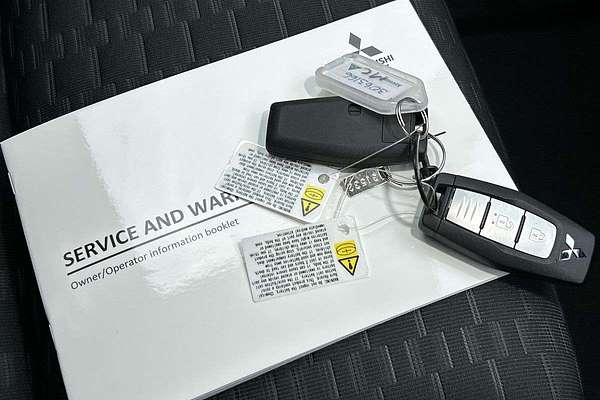 2025 Mitsubishi Triton GLS MV 4X4 thumb-20