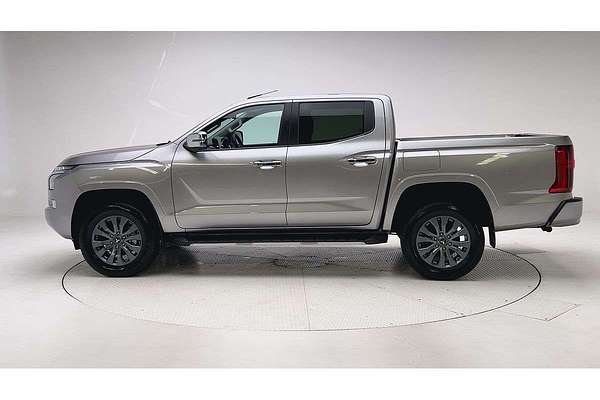 2025 Mitsubishi Triton GLS MV 4X4 thumb-2