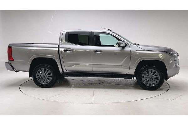 2025 Mitsubishi Triton GLS MV 4X4 thumb-6