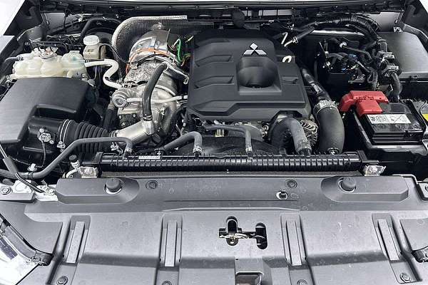 2025 Mitsubishi Triton GLS MV 4X4 thumb-8