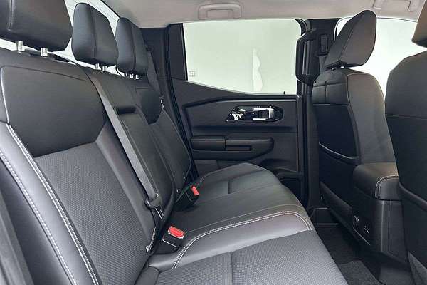 2025 Mitsubishi Triton GLS MV 4X4 thumb-9