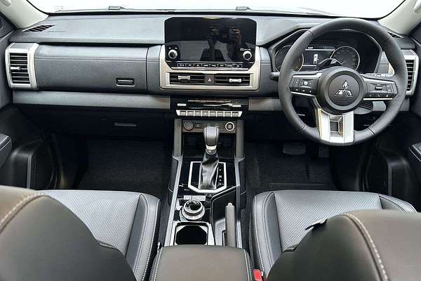 2025 Mitsubishi Triton GLS MV 4X4 thumb-17