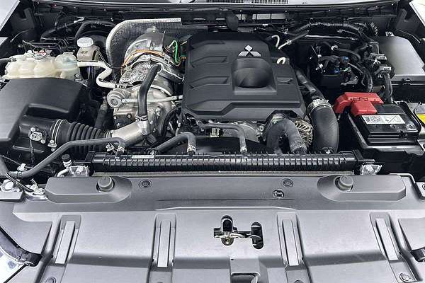 2025 Mitsubishi Triton GLS MV 4X4 thumb-10