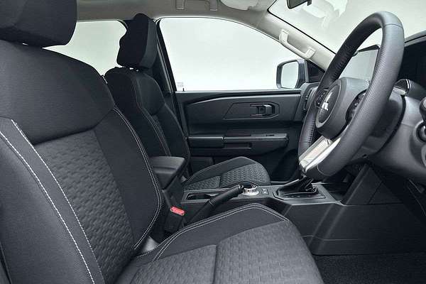 2025 Mitsubishi Triton GLS MV 4X4 thumb-12