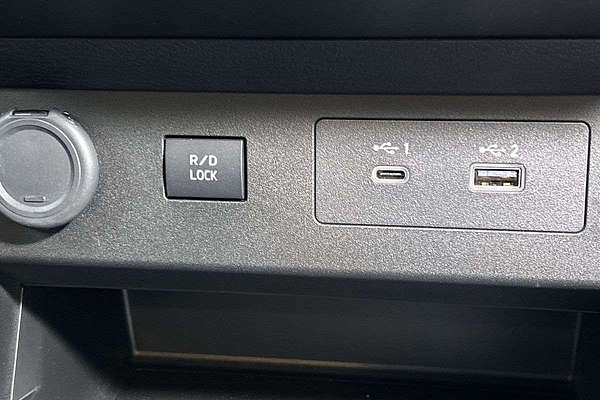 2025 Mitsubishi Triton GLS MV 4X4 thumb-15