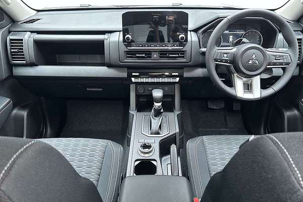 2025 Mitsubishi Triton GLS MV 4X4 thumb-19