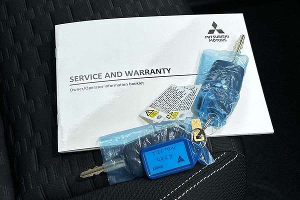 2025 Mitsubishi Triton GLS MV 4X4 thumb-22