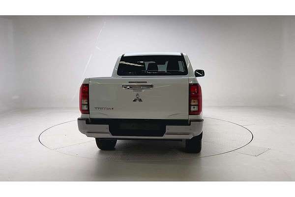 2025 Mitsubishi Triton GLS MV 4X4 thumb-6