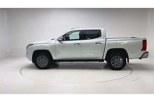 2025 Mitsubishi Triton GLS MV 4X4 thumb-4