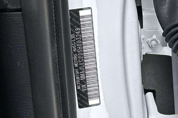 2025 Mitsubishi Triton GLS MV 4X4 thumb-23