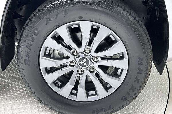 2025 Mitsubishi Triton GLS MV 4X4 thumb-9