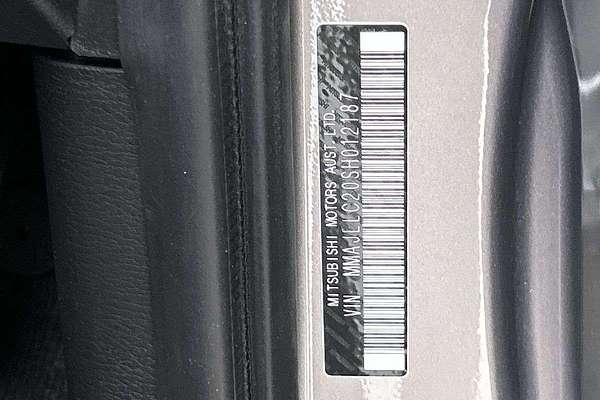 2025 Mitsubishi Triton GLS MV 4X4 thumb-23