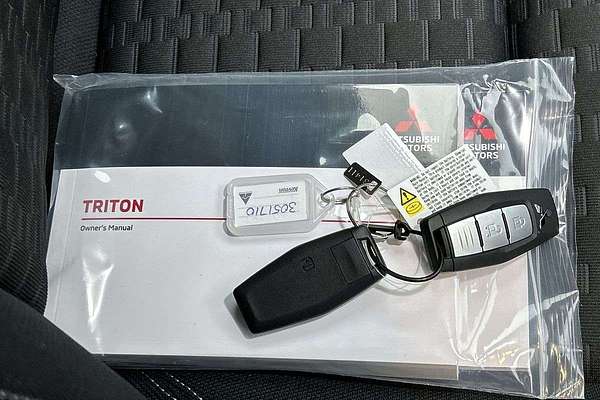 2025 Mitsubishi Triton GLS MV 4X4 thumb-22