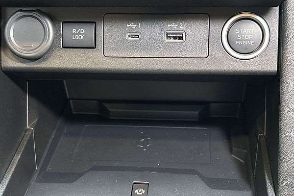 2025 Mitsubishi Triton GLS MV 4X4 thumb-16