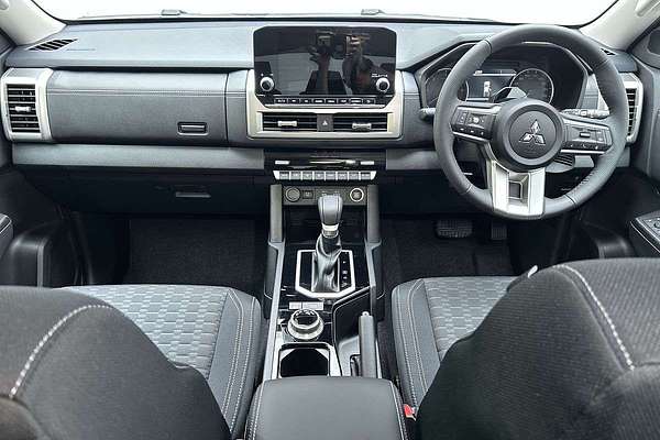 2025 Mitsubishi Triton GLS MV 4X4 thumb-19