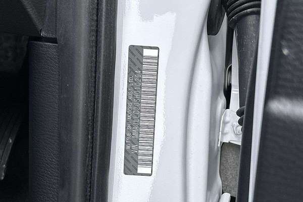 2025 Mitsubishi Triton GLS MV 4X4 thumb-23