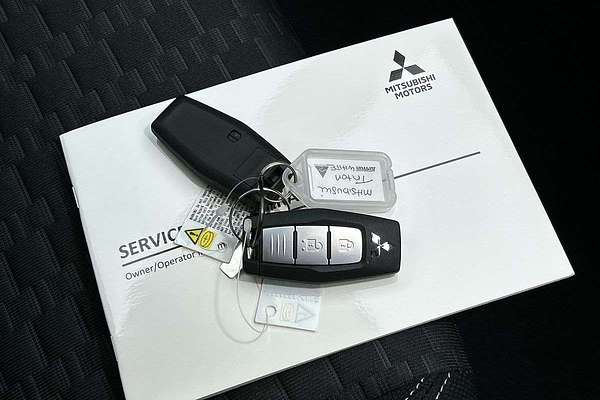 2025 Mitsubishi Triton GLS MV 4X4 thumb-22