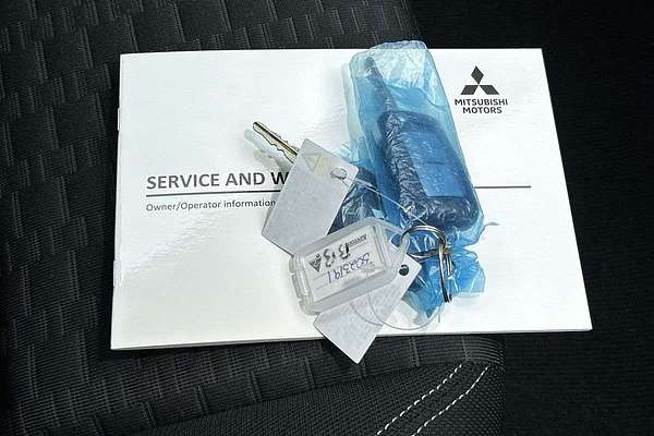 2025 Mitsubishi Triton GLS MV 4X4 thumb-22