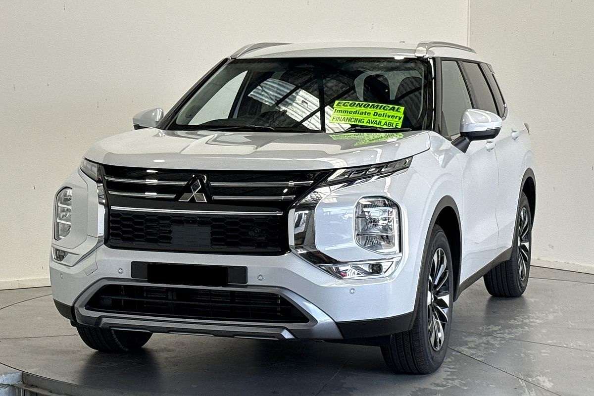 2025 Mitsubishi Outlander LS ZM