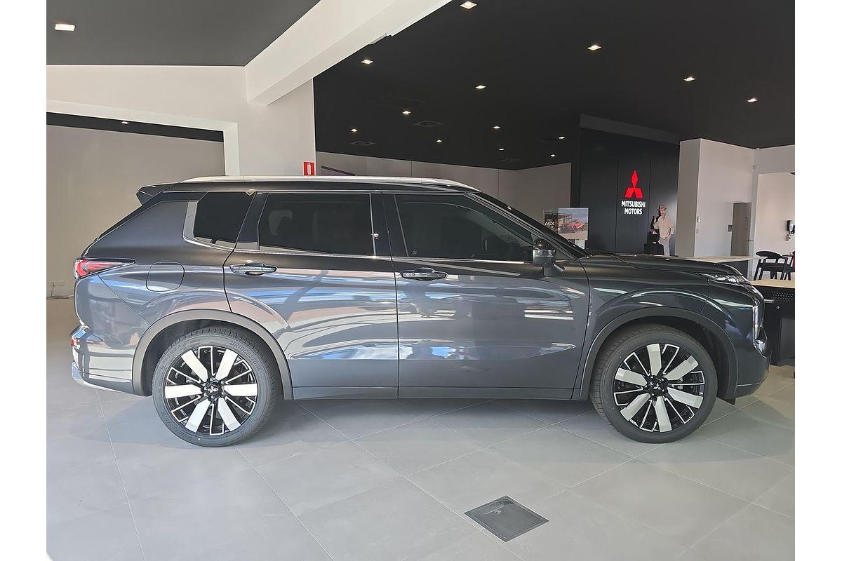 2025 Mitsubishi Outlander Exceed ZM